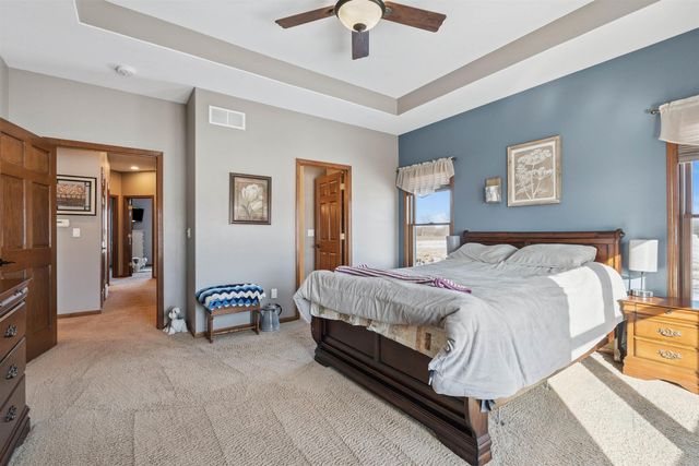 1828 160th Ave, Manchester, IA 52057