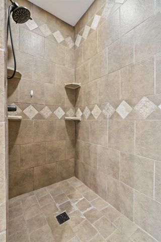 1828 160th Ave, Manchester, IA 52057