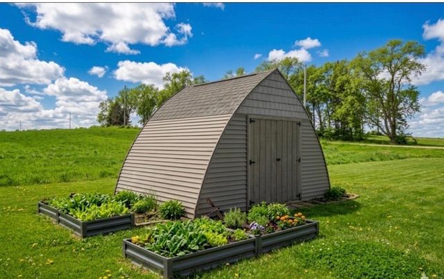 1828 160th Ave, Manchester, IA 52057