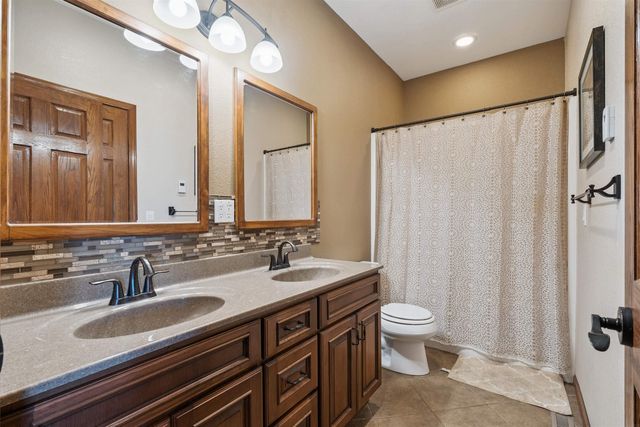 1828 160th Ave, Manchester, IA 52057