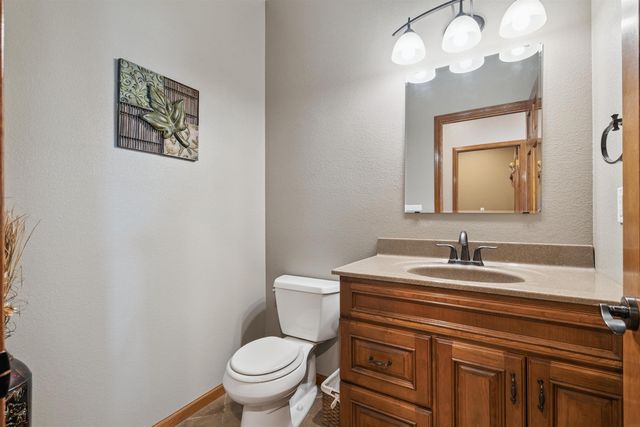 1828 160th Ave, Manchester, IA 52057