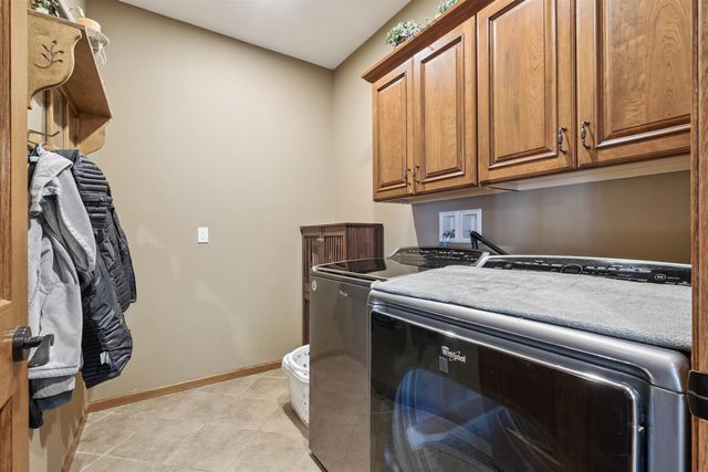 1828 160th Ave, Manchester, IA 52057