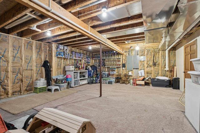 1828 160th Ave, Manchester, IA 52057