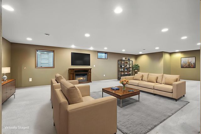 1828 160th Ave, Manchester, IA 52057