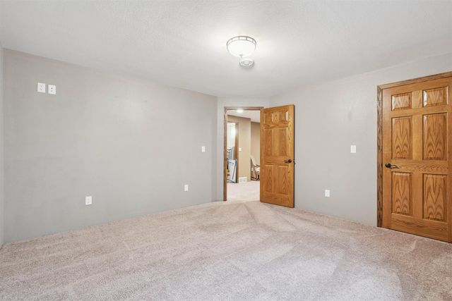 1828 160th Ave, Manchester, IA 52057