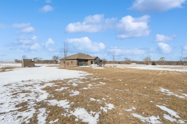 1828 160th Ave, Manchester, IA 52057