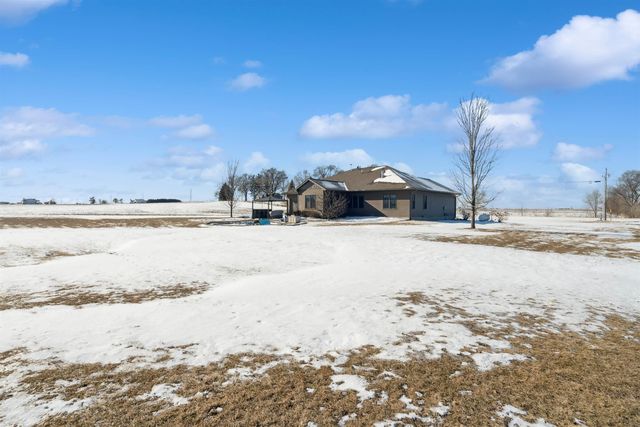 1828 160th Ave, Manchester, IA 52057