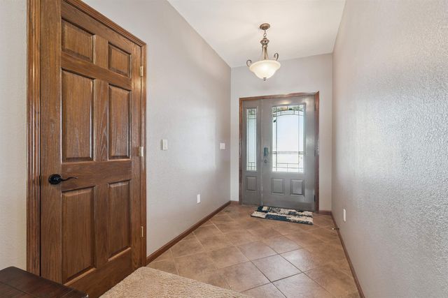 1828 160th Ave, Manchester, IA 52057