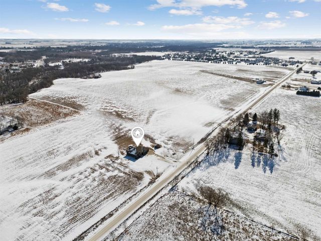 1828 160th Ave, Manchester, IA 52057