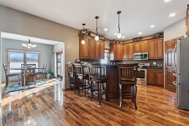 1828 160th Ave, Manchester, IA 52057