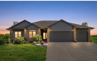 1828 160th Ave, Manchester, IA 52057