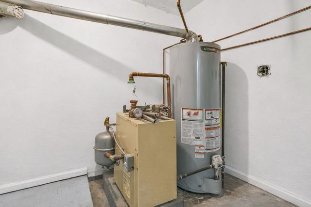 1043 E 101st Street, New York City, NY 11236