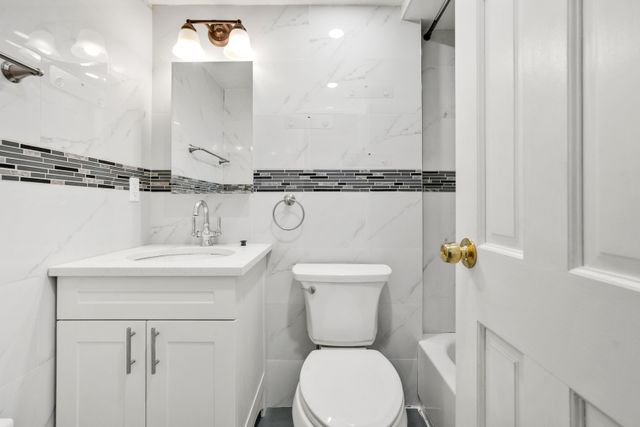 1043 E 101st Street, New York City, NY 11236