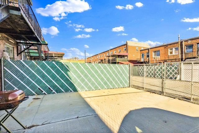 1043 E 101st Street, New York City, NY 11236