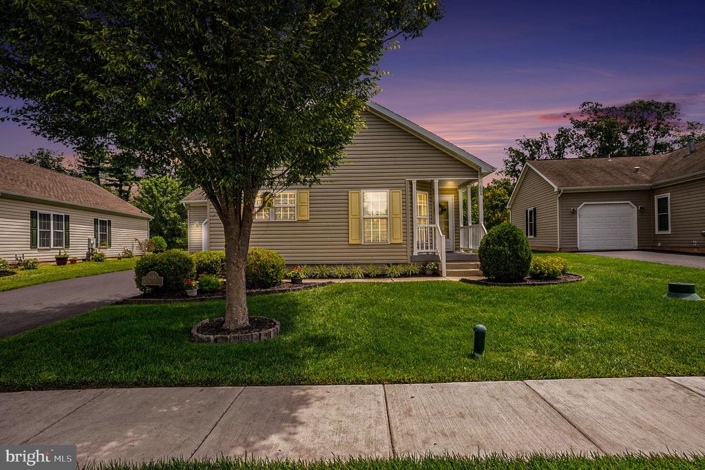 604 BLUE BELL SPRINGS DR, Blue Bell, PA 19422