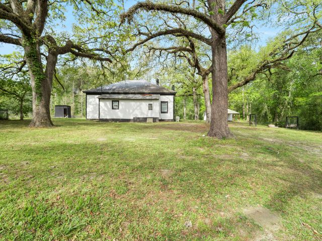 527 Barham Rd., Hornbeck, LA 71439