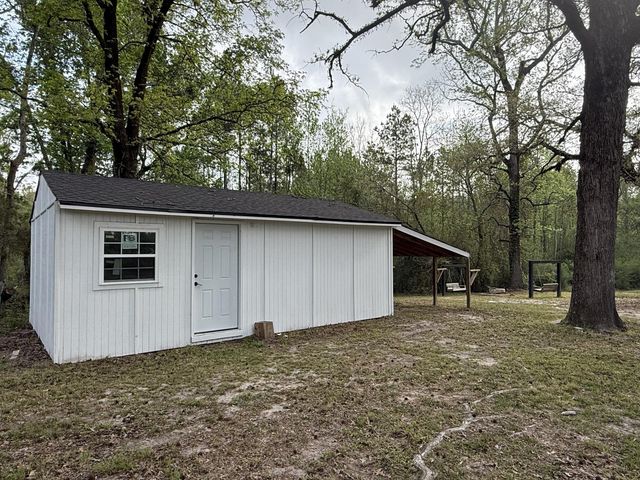 527 Barham Rd., Hornbeck, LA 71439