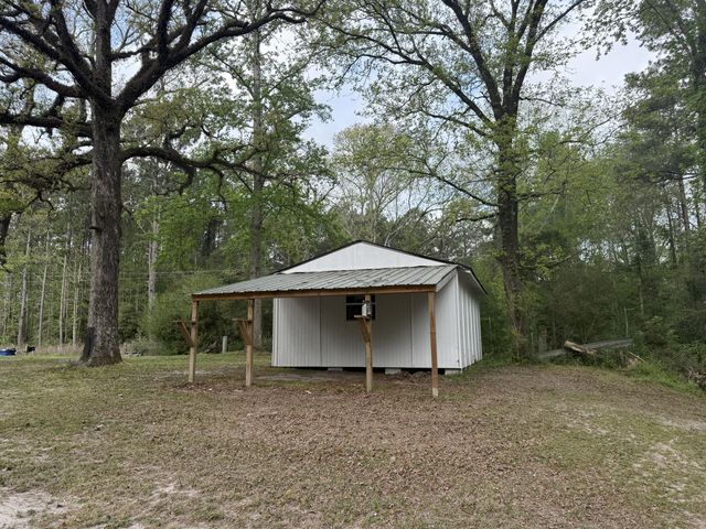 527 Barham Rd., Hornbeck, LA 71439
