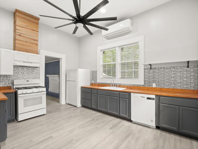 527 Barham Rd., Hornbeck, LA 71439