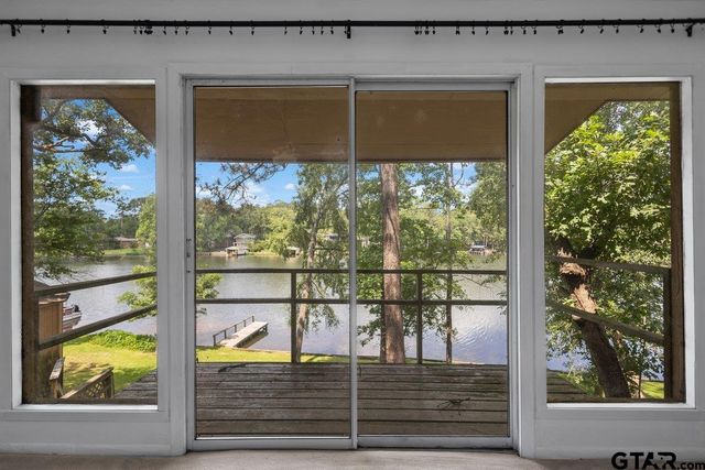 546 Hideaway Ln E, Hideaway, TX 75771