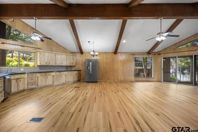 546 Hideaway Ln E, Hideaway, TX 75771