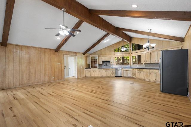 546 Hideaway Ln E, Hideaway, TX 75771