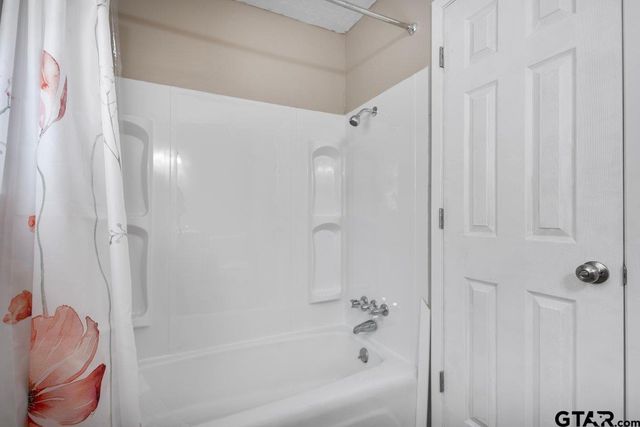 546 Hideaway Ln E, Hideaway, TX 75771