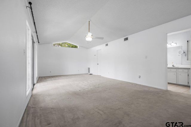 546 Hideaway Ln E, Hideaway, TX 75771