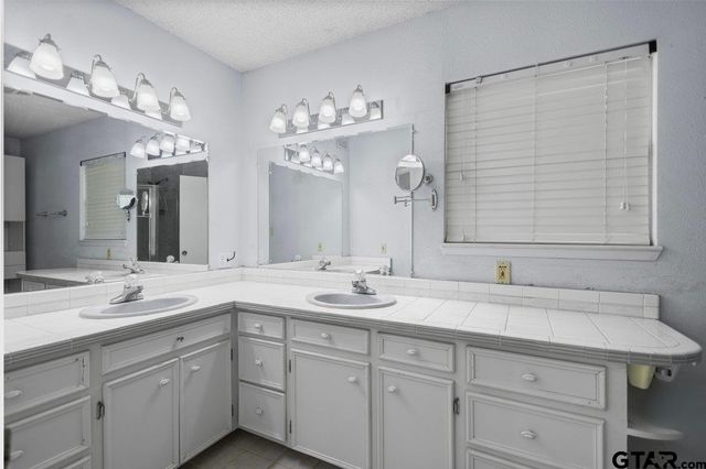 546 Hideaway Ln E, Hideaway, TX 75771