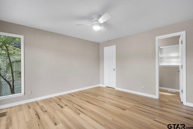 546 Hideaway Ln E, Hideaway, TX 75771
