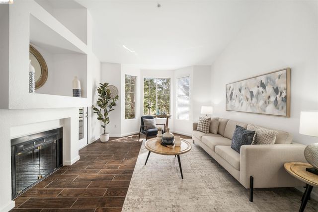 280 Caldecott 321, Oakland, CA 94618