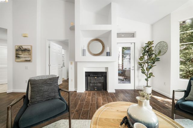 280 Caldecott 321, Oakland, CA 94618