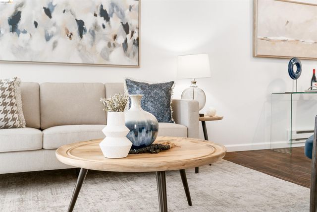 280 Caldecott 321, Oakland, CA 94618