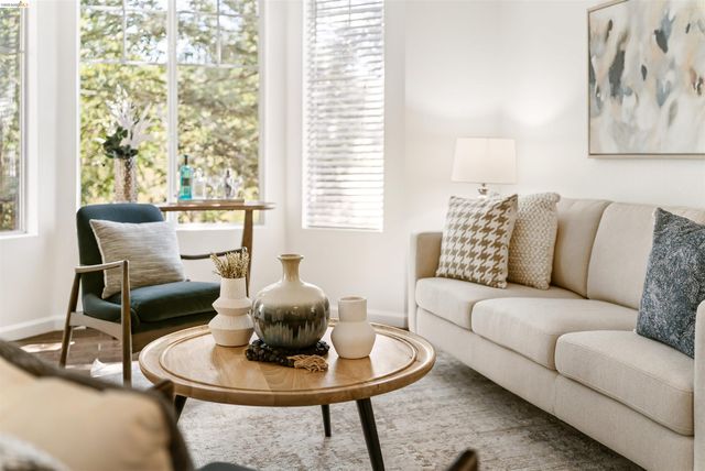 280 Caldecott 321, Oakland, CA 94618