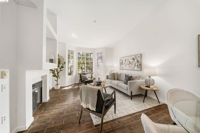 280 Caldecott 321, Oakland, CA 94618