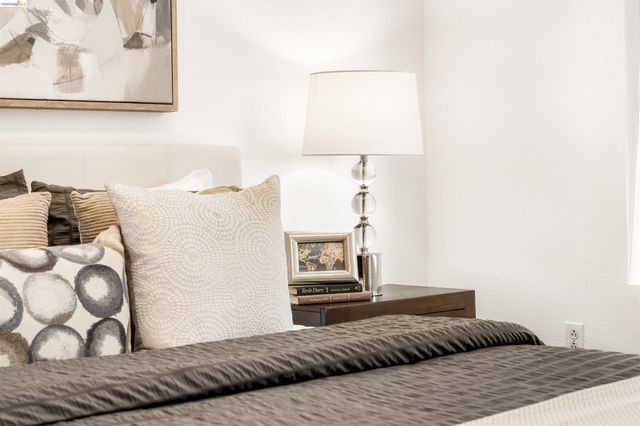 280 Caldecott 321, Oakland, CA 94618