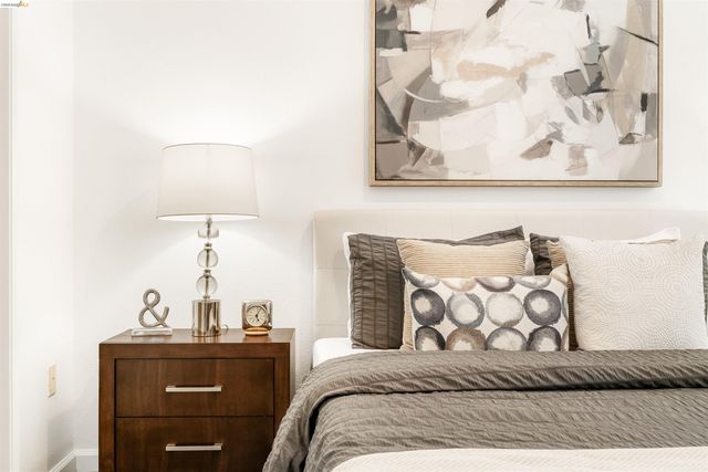 280 Caldecott 321, Oakland, CA 94618