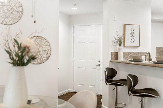 280 Caldecott 321, Oakland, CA 94618