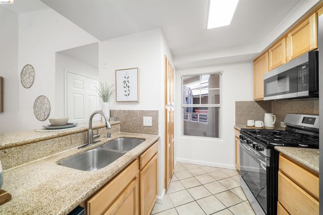 280 Caldecott 321, Oakland, CA 94618