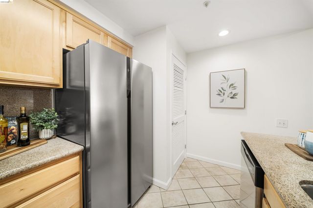 280 Caldecott 321, Oakland, CA 94618
