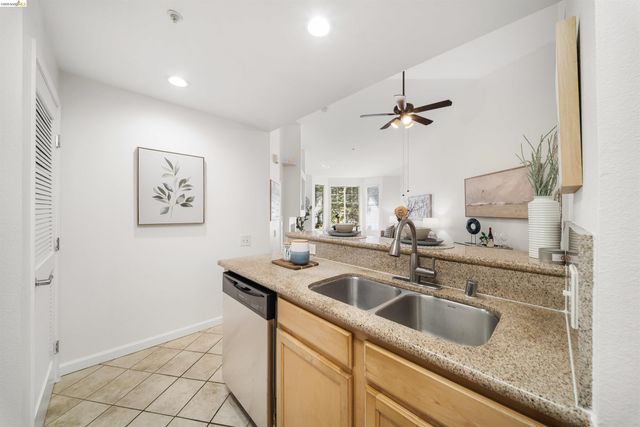 280 Caldecott 321, Oakland, CA 94618