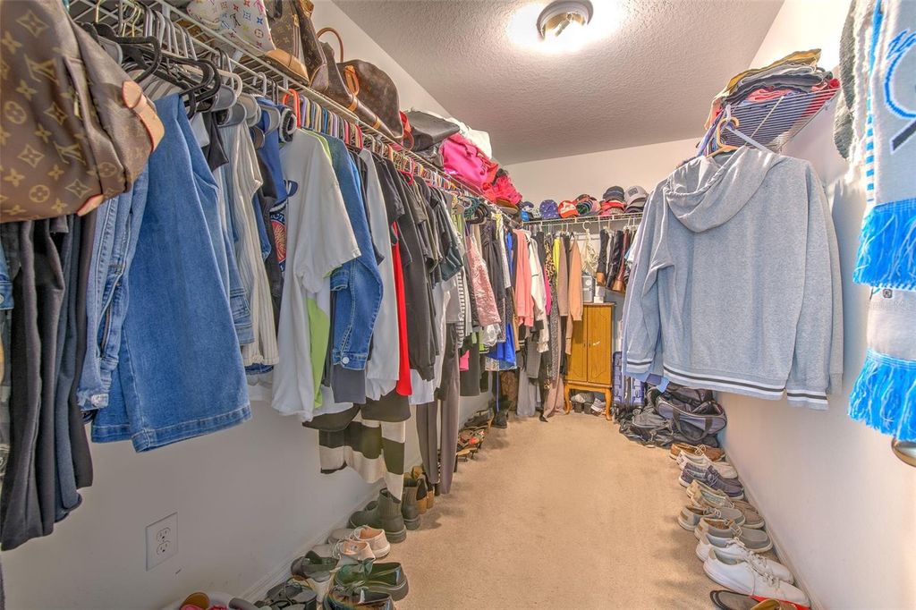 Image 39 of property listing at 20223 INDIAN ROSEWOOD DRIVE, Tampa, FL 33647