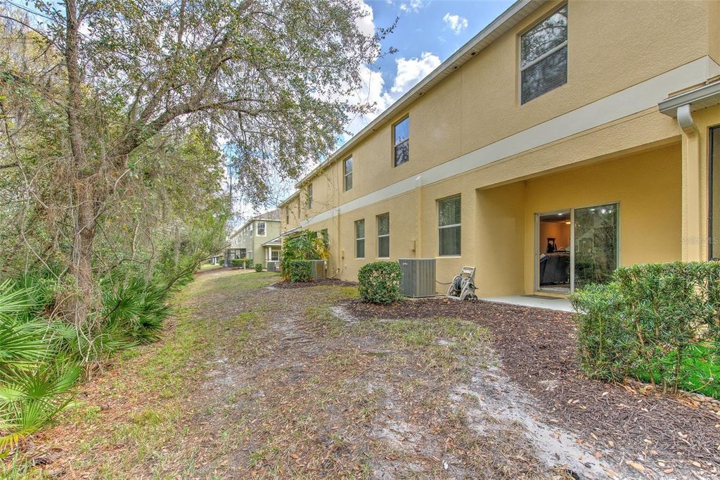 Image 8 of property listing at 20223 INDIAN ROSEWOOD DRIVE, Tampa, FL 33647