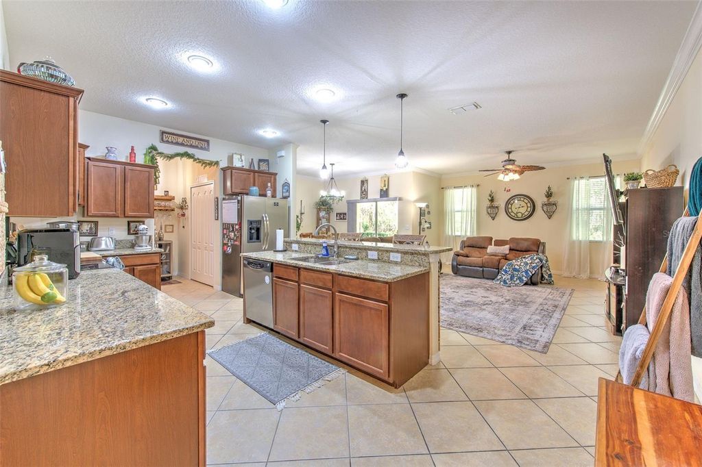 Image 10 of property listing at 20223 INDIAN ROSEWOOD DRIVE, Tampa, FL 33647