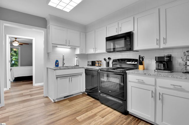 37 Wedgefield Drive, Boiling Springs, SC 29316