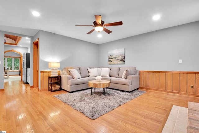 37 Wedgefield Drive, Boiling Springs, SC 29316