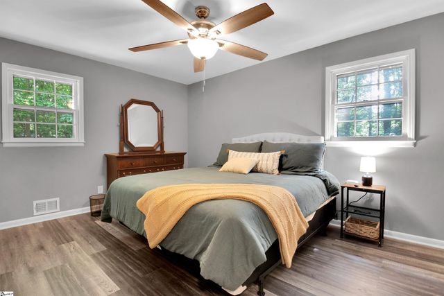 37 Wedgefield Drive, Boiling Springs, SC 29316