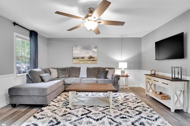 37 Wedgefield Drive, Boiling Springs, SC 29316