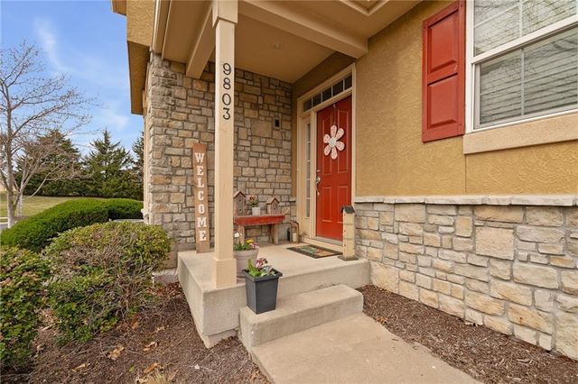 9803 Nieman Place, Overland Park, KS 66214