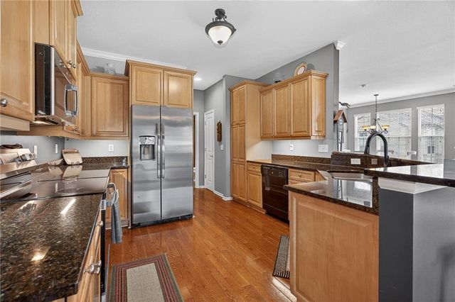 9803 Nieman Place, Overland Park, KS 66214